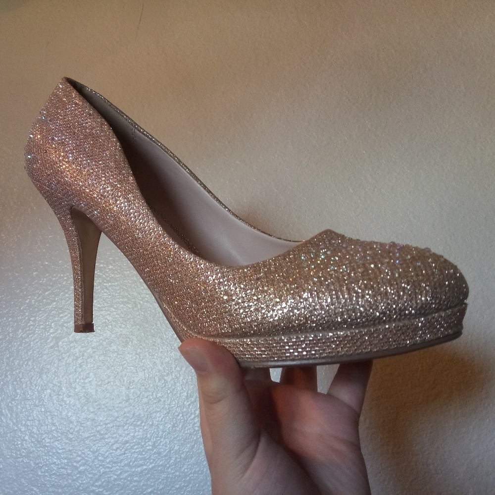 "GLITTERY" HEELS